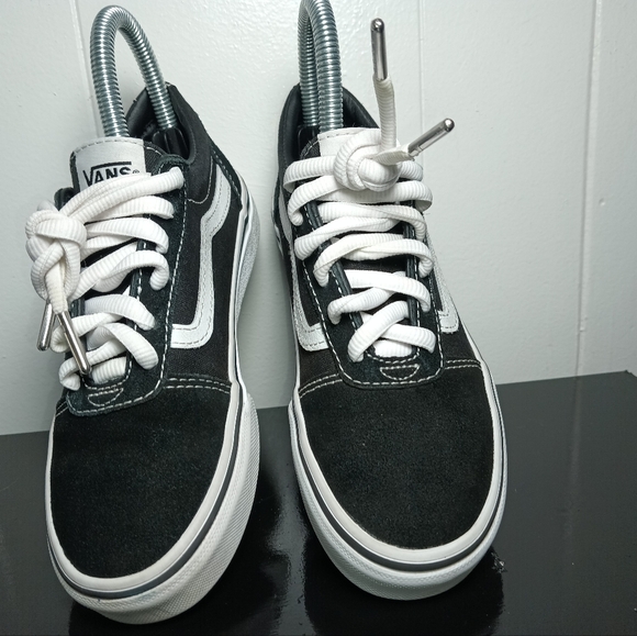 Vans Off The Wall Youth Kids Size 2 Black /White Sneakers Skate Shoes - Picture 2 of 5